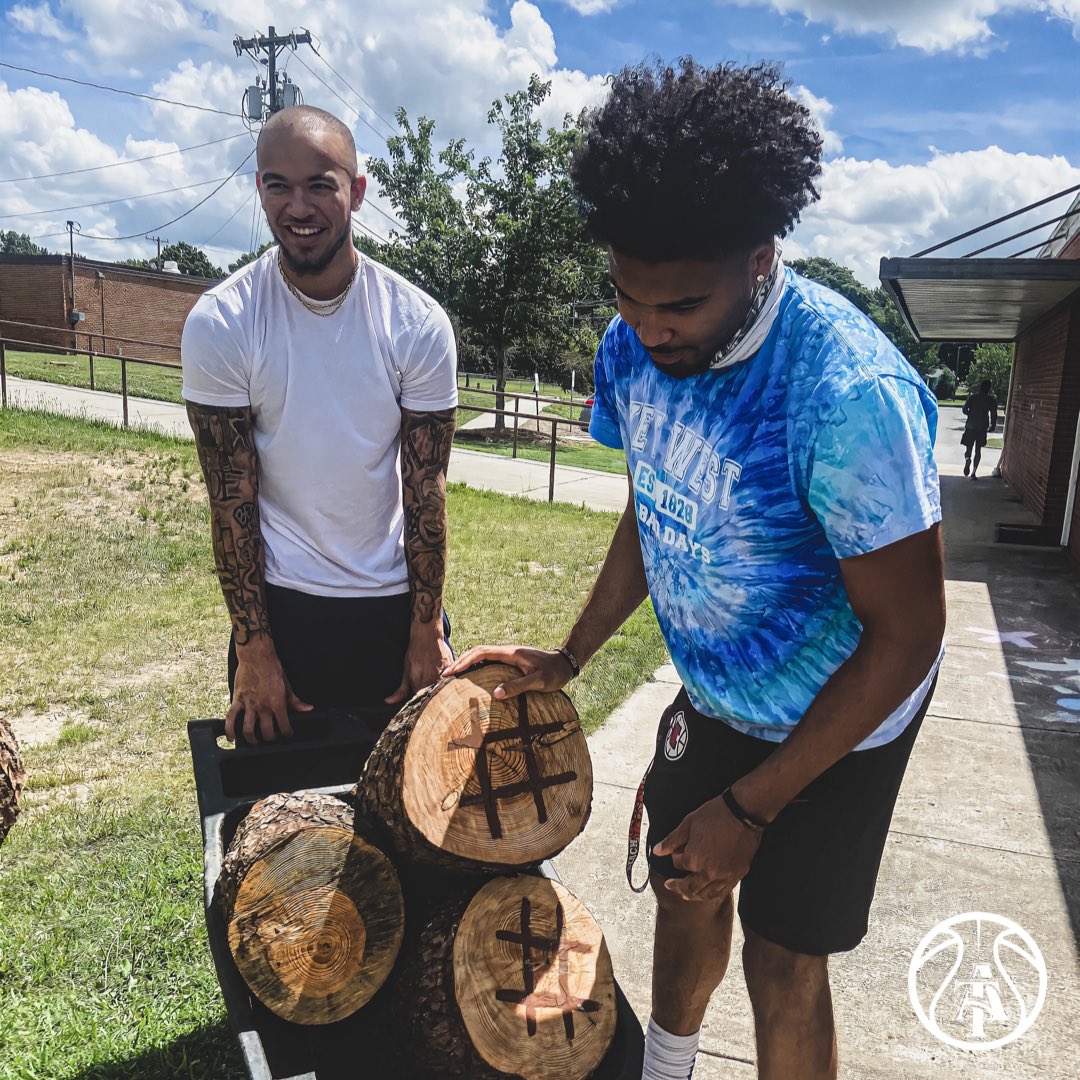 ncatmbb's tweet photo. Special thanks to Jones Elementary School for letting us stop by and help out with some gardening! Great community outreach experience for our guys, paying it back to the Greensboro youth!
#𝐏𝐓𝐁 https://t.co/f4Hu9H8tvk