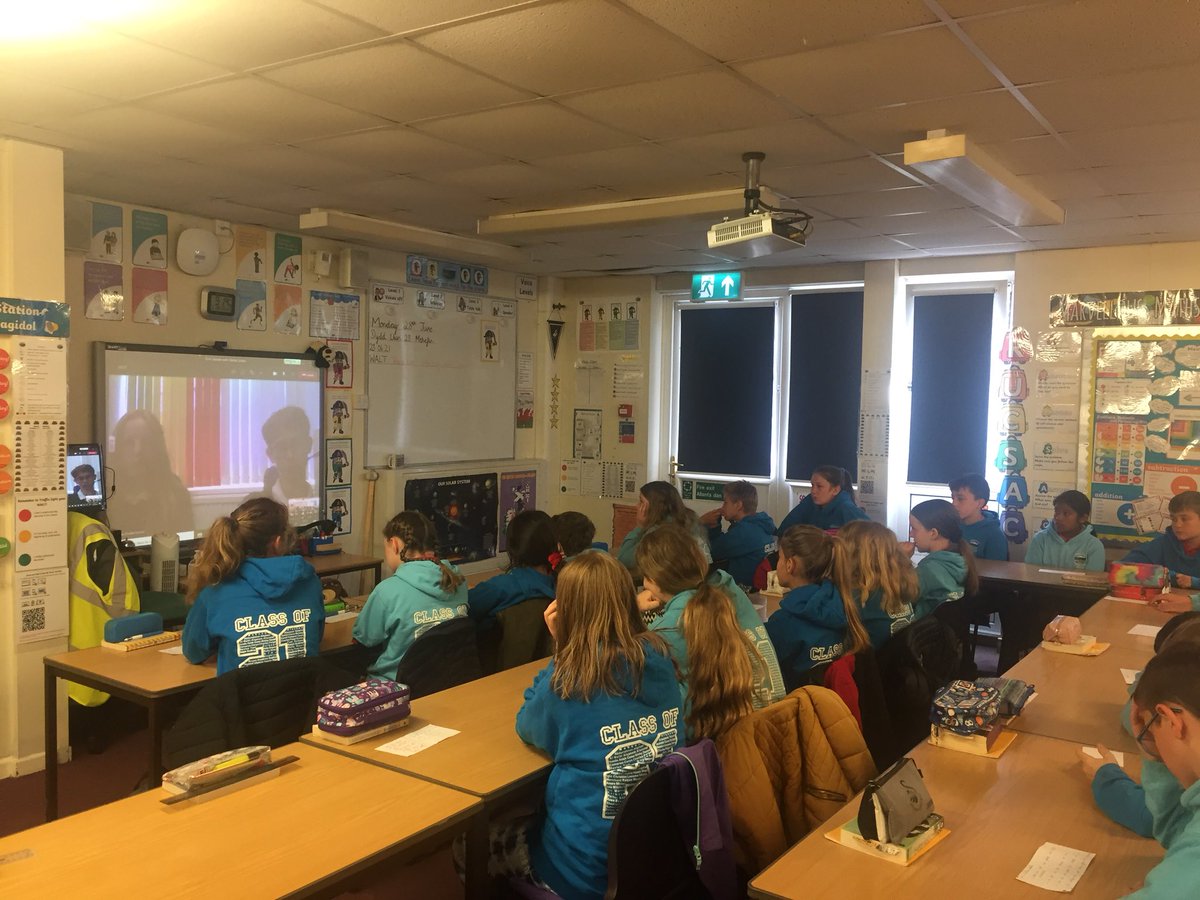 Hendrefoilan's tweet photo. Year 6 really enjoyed the virtual meeting with their Head of Year, Mr. Thomas, and some pupils from Olchfa to discuss transition and what it will be like in comprehensive school. @Olchfaschool
#hdfpy6 #hdfptransition https://t.co/xuSg6PUF5H