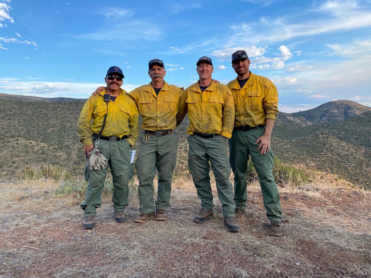 TucsonFireDept's tweet image. WELCOME HOME 🏠 #TucsonFire is happy to welcome home our 4-person crew and Type 3 Engine that was deployed to the #BackboneFire last week 🔥 We are proud of our crews for doing their part to protect Arizona communities from wildfire 🚒💨 #wildlandfirefighter