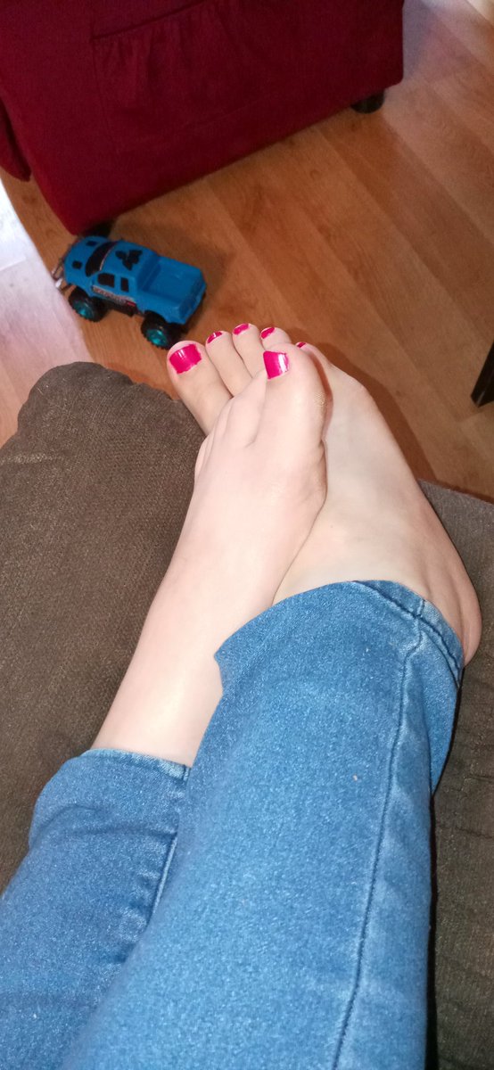 Navybabe941's tweet photo. @getrek578 I sell feet pics https://t.co/luGJBnbGG2