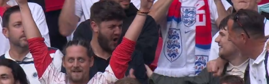 LuckyMagicYT's tweet photo. An der Kasse
Verkäuferin: "Ohh, Sie sind Engländer!"
Engländer: "Haben Sie das am Akzent erkannt?"
Verkäuferin: "Nein, Sie sind hässlich!"
#ENGvsGER https://t.co/OMZcWXzr8H