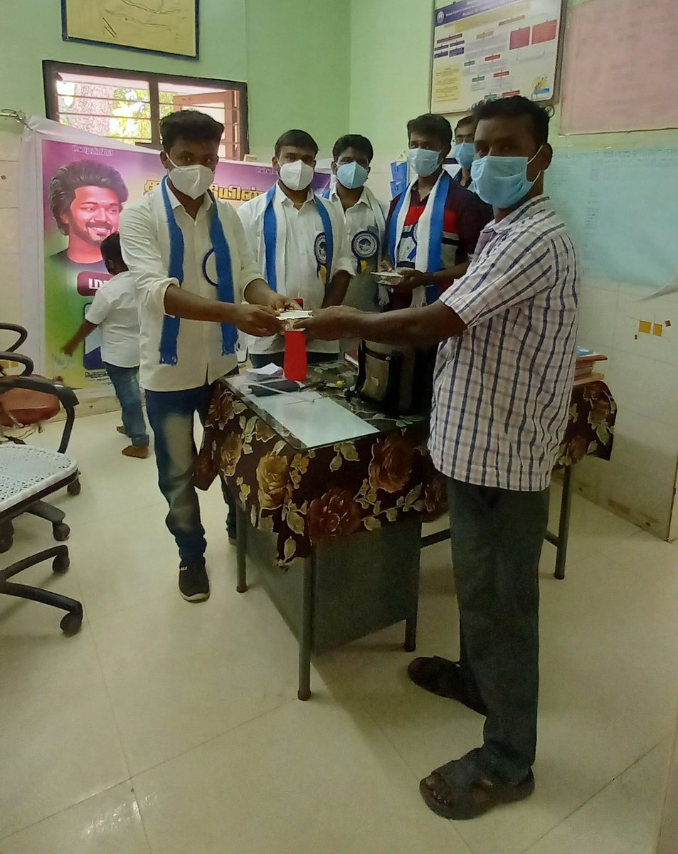 ErodeTvk's tweet image. ஈரோடு மாவட்ட தலைவர் &amp;amp; பொறுப்பாளர் திரு.M.பாலாஜிB.Com., அண்ணா அவர்களின் பிறந்தநாளை முன்னிட்டு மொடக்குறிச்சி சட்டமன்றத் தொகுதி தளபதி விஜய் மக்கள் இயக்கம் சார்பாக மருத்துவர்களுக்கு சிக்கன் பிரியாணி வழங்கப்பட்டது. @actorvijay @BussyAnand @m_gajan #Beast #Master