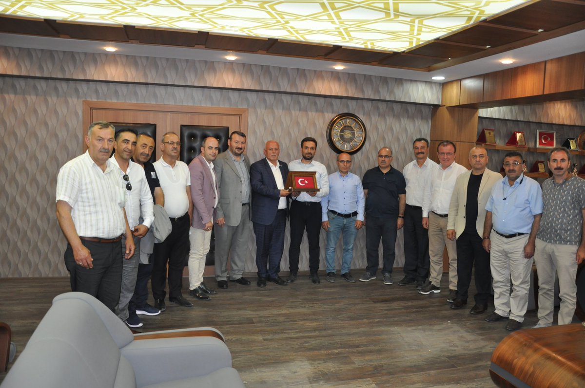 BemBirSenArtvin's tweet photo. @Bem_Bir_Sen Genel Bşk. Yrdcımız @Nurettin_Sever, Ardahan, Kars, Rize, Samsun, Gümüşhane, Erzurum, Trabzon İl Bşknlarım ile birlikte #MurgulBelediyesi ile #SosyalDengeTazminatıSözleşmesini imzaladık. 
#Murgul Belediye Bşknımız Hasan Çavuş 'a teşekkür ederiz. https://t.co/EJFYPhTdAp