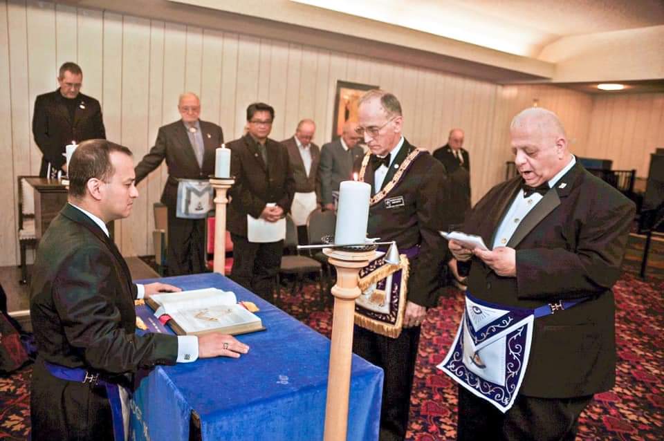 moya_jovit's tweet photo. I was a #FreeMason in my heart long before I knelt where Hiram knelt. For it is in the heart where the seeds of Truth, Charity & Brotherly Love are born, awaiting to be cultivated by the Craft and sustained by the LIGHT! I am proud to be a #pastmaster! #freemasonlife #masoneria https://t.co/23pRJyCDZT