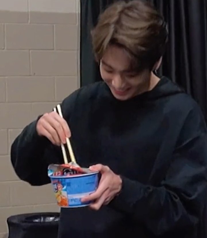 this jungkook screams boyfriend material