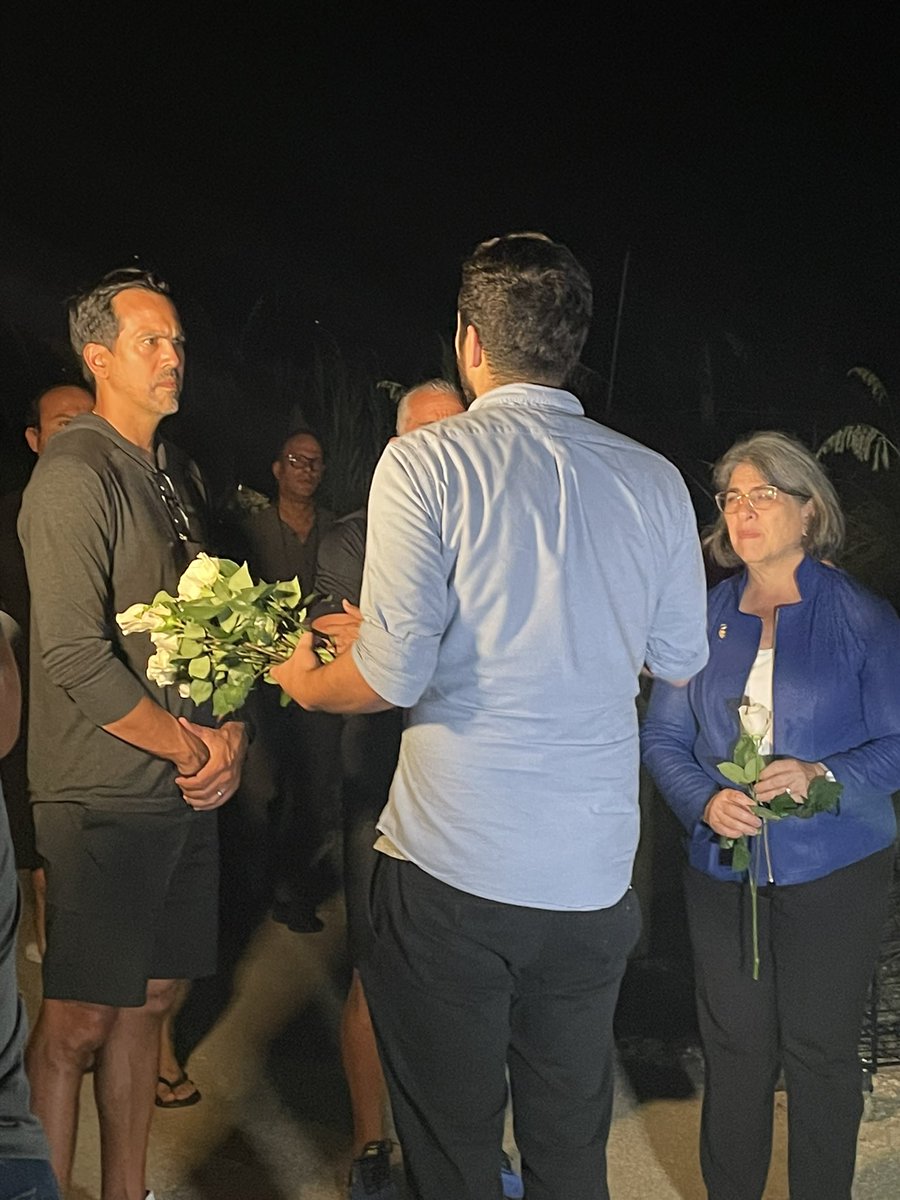 Miami_Community's tweet photo. The community vigil last night was beautifully organized. Thank you to all who made it happen. 

A huge thank you to our Mayor, @mayordlc, for all that you’re doing and @miamiheat for your support. 

Please support the Surfside community by donating to: https://t.co/MQzKnf7ZdS. https://t.co/baxmMQXmXn
