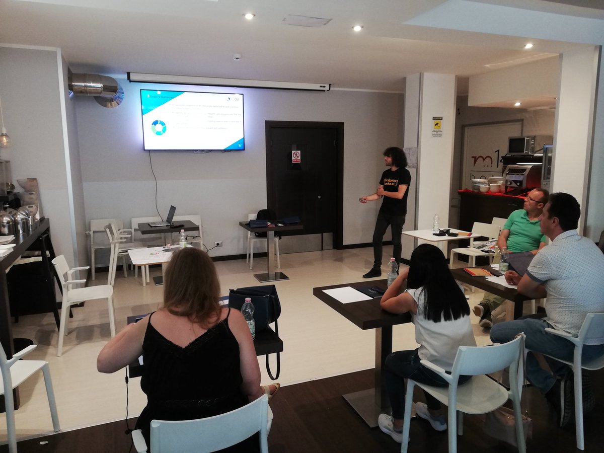 Segunda jornada de formación del proyecto <a href="/decrit_eu/">DeCRIT</a>  del <a href="/IES_LegioVII/">IES Legio VII</a> (Erasmusplus KA201). Emilio, profesor de inglés, presenta la Lesson 1 of module 4. Think before you speak.
Padova, June 2021.
<a href="/sepiegob/">SEPIE</a> <a href="/EmilioGMe/">Emilio GM</a>