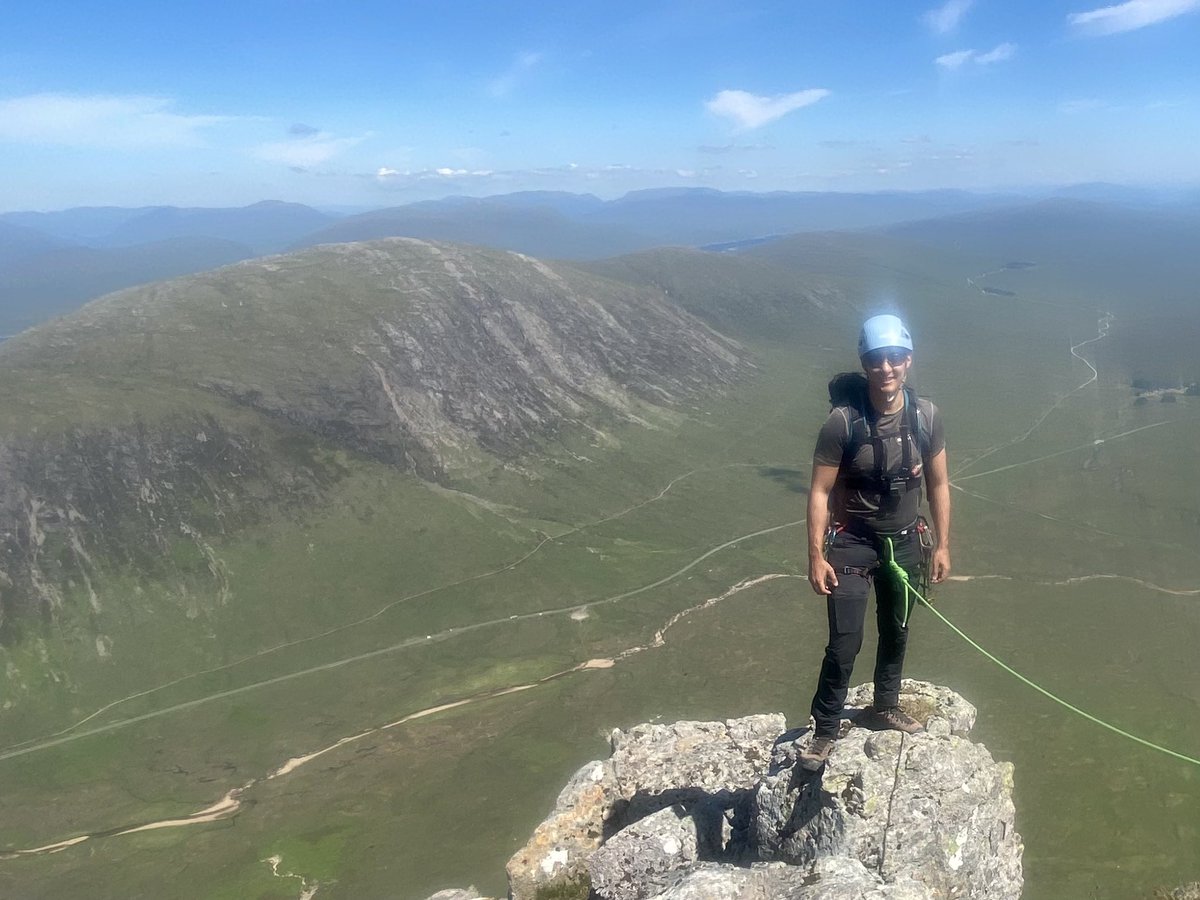 MaxHuntercouk's tweet image. The 7th and final day of Tim’s mega mountaineering &amp;amp; climbing course took Tim, Craig McKay, and I to Buachaille Etive Mor and Curved Ridge. The plan was for Craig to lead the beginning and the end, and for Tim to lead the middle. @the_AMI