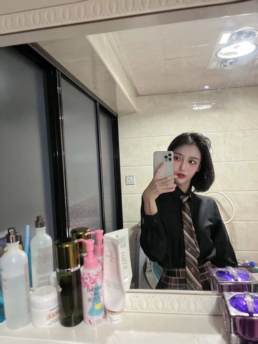 本来想找个鸭子。德国队输了我去下海了 https://t.co/weavuYKZ1n