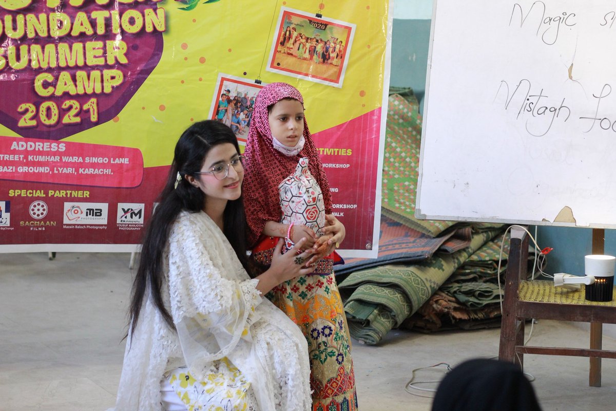 mahin_baloch's tweet photo. Last day of Summer camp 2021 ❤️
Miss Mahin Wahid Baloch presented gift to little cutie girl Iraj 😍😘❤️ love you bachy Get well soon ❤️😘😍
HOST: Zubair & Mazain 😍❤️
#Summercamp2021
#Work_For_Change
#Mistagh_Foundation
#Mistagh_Family https://t.co/7Y7oKvv5jm