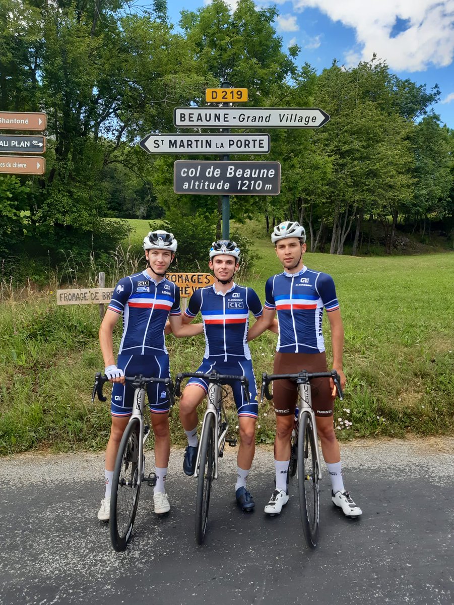 Carte Postale !
🇫🇷 <a href="/GrgoireRomain2/">Grégoire Romain</a> 
🇫🇷 <a href="/LoKraemer1/">Léo Kraemer</a> 
🇫🇷 <a href="/Tachot4/">Thomas Tachot</a> 
sont actuellement en stage avec <a href="/ReleveFFC/">La Relève FFC</a> <a href="/FFCyclisme/">FFC</a> l'Equipe de France Junior durant toute la semaine
On leur souhaite un bon séjour en Maurienne
Au fait messieurs, le fromage de brebis est il bon ?