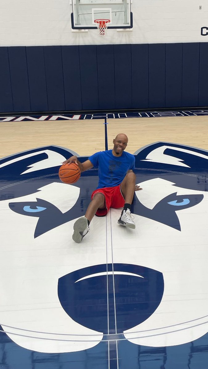 jasoncurry_nyc's tweet photo. Just to be clear! My #AimHigh brothers & I didnโt just pose for this pic!!! We got in some real work! ๐ช๐พ๐ Thanks for the hospitality during my Connecticut trip. #UConn ๐๐ #AlwaysCompeting #ConsistentImprovement #UConnHuskies https://t.co/z2ffoMBF94
