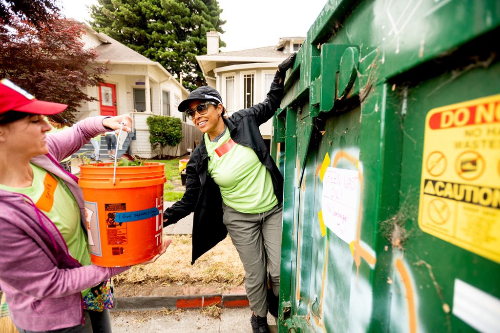 ptakayama's tweet photo. Thank you @UCSFBenioffOAK volunteers @RTOakland @DanKalb @NancySkinnerCA @Keith_Carson for coming out on Saturday to help spruce up the neighborhood @UCSF @UCSFChildrens https://t.co/8nq6DAa6j7