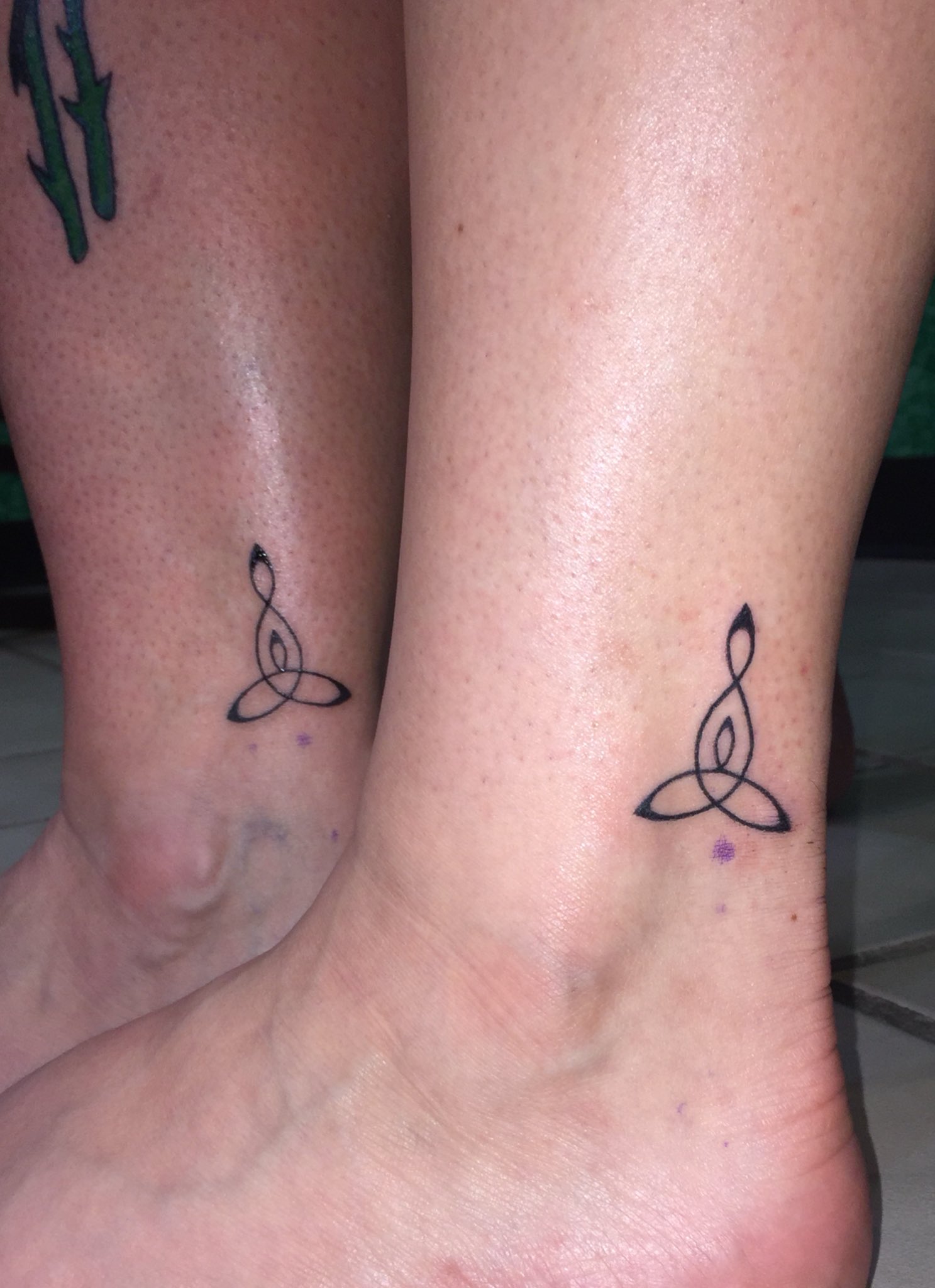 tattoo mutter mit zwei kindern