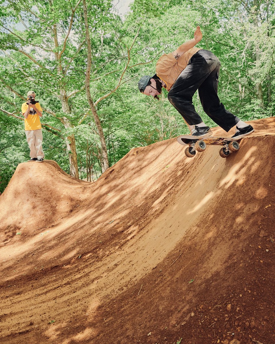 johnhillstudio's tweet image. This camp gave us permission to skate their dirt trails so the homies went crazy😻  #progressdaily