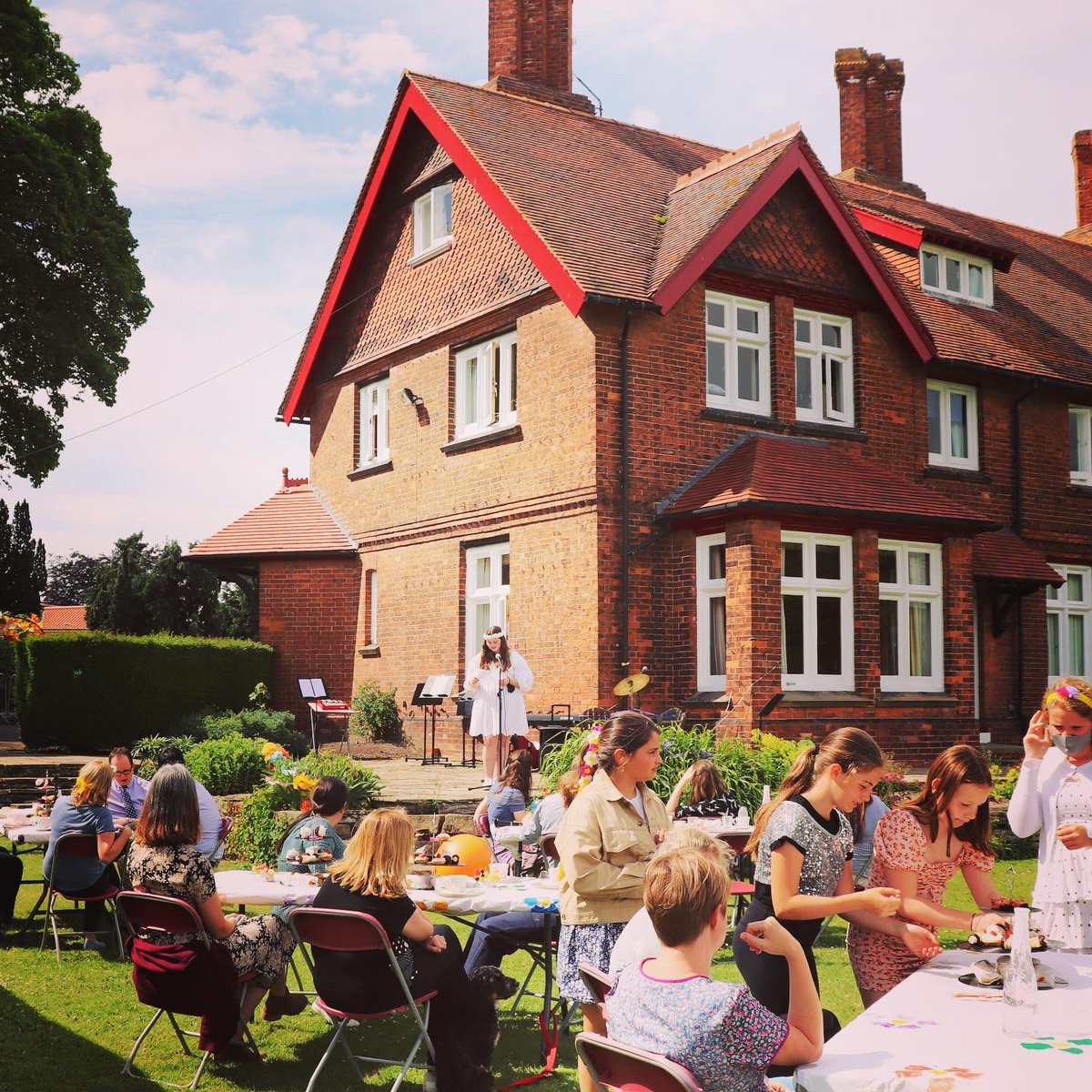 QueenMargarets's tweet photo. The Red House girls have thrown the most wonderful flower power themed tea party this afternoon. Guests were treated to 'groovy' homemade treats, Dance, Drama and Choir performances, and the girls' poem recitals and comedy show really were the icing on the (Victoria Sponge) cake! https://t.co/YHPiLlUM2C