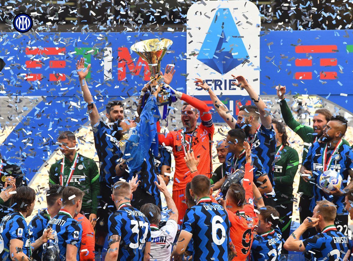 BatMaury's tweet photo. I campioni d'Italia siamo noi... ci stavo pensando proprio ora e volevo condividere questo momento con voi! ๐ค๐
#antonioconte #Inter19 #inter #interfans #interfoever ๐ค๐ https://t.co/22AgemHs28