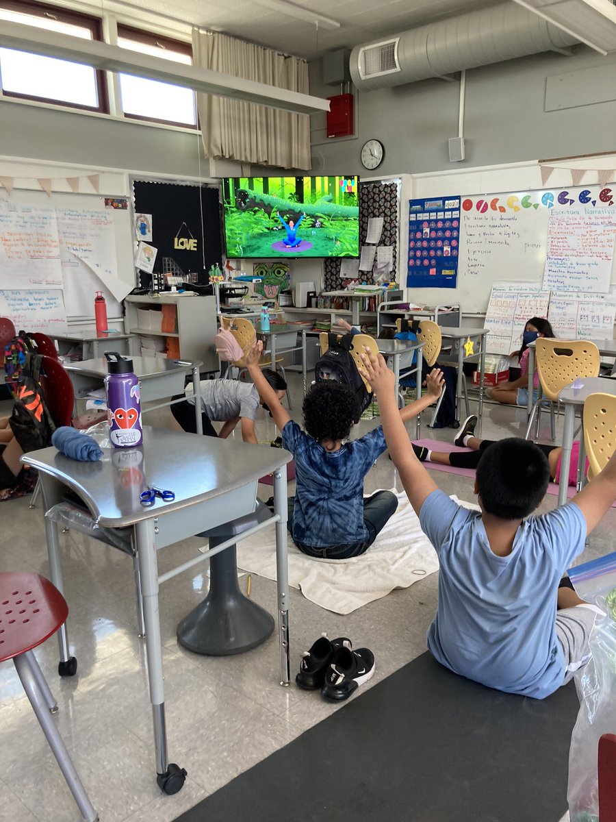 HolbrookMDUSD's tweet photo. #HOLASummer in Maestra @MaestraKH / We do yoga to benefit our minds. #WeAreHolbrook #jettingtosuccess✈️⭐️ https://t.co/2Lk0o3kMzm