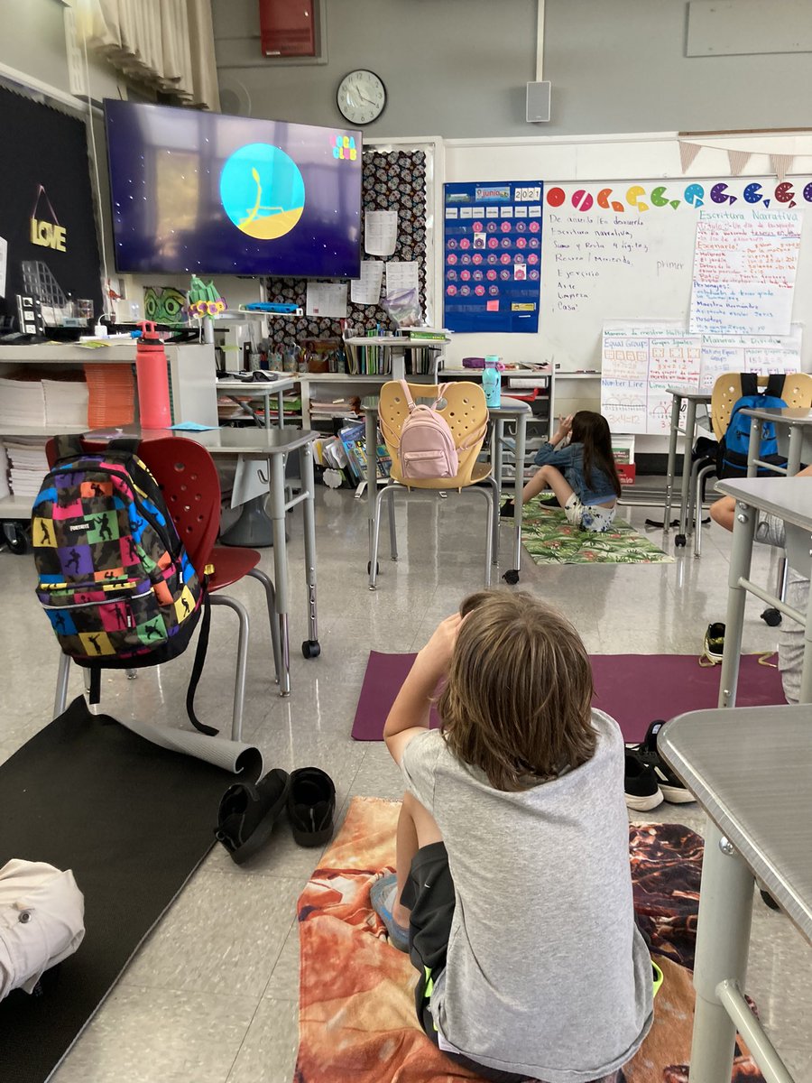 HolbrookMDUSD's tweet photo. #HOLASummer in Maestra @MaestraKH / We do yoga to benefit our minds. #WeAreHolbrook #jettingtosuccess✈️⭐️ https://t.co/2Lk0o3kMzm
