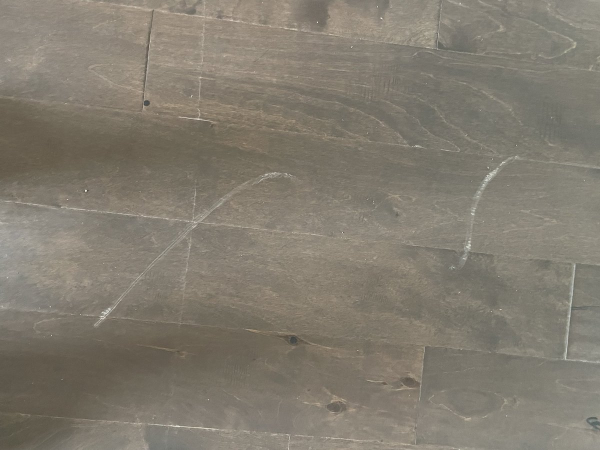 Rodzillaa_'s tweet photo. @BrandsMartUSA  Damaged my new home. They won’t reply. They won’t even address the issue. No one picks up the phone. DO NOT BUY HERE!!!! https://t.co/qGNzaTdP2W