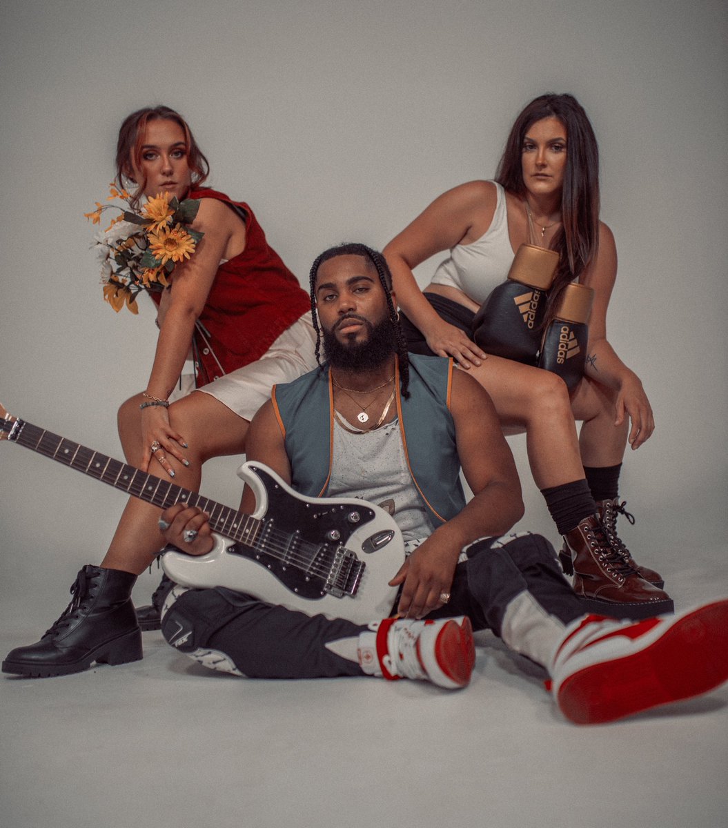 TheChrisAl3x's tweet photo. 🚧 “ L o o k i n f o r m y T I F A… 👊🏻🥊
L o o k i n f o r m y A E R I T H … 🌼🌷
L o o k i n f o r my TIFA… 🎼 🎶
Y o u a l r e a d y k n o w …”
#TIFA : @jesshessbebe 🥊🏋🏻♀️💋
#AERITH : @iam_ktg 🧘🏼♀️🌼👄
#CLOUT : @thechrisal3x ⚡️🧠🌀
#FF7
#CLOUTSTRIFE #MUSICVIDEO https://t.co/se3GR6Pg7H