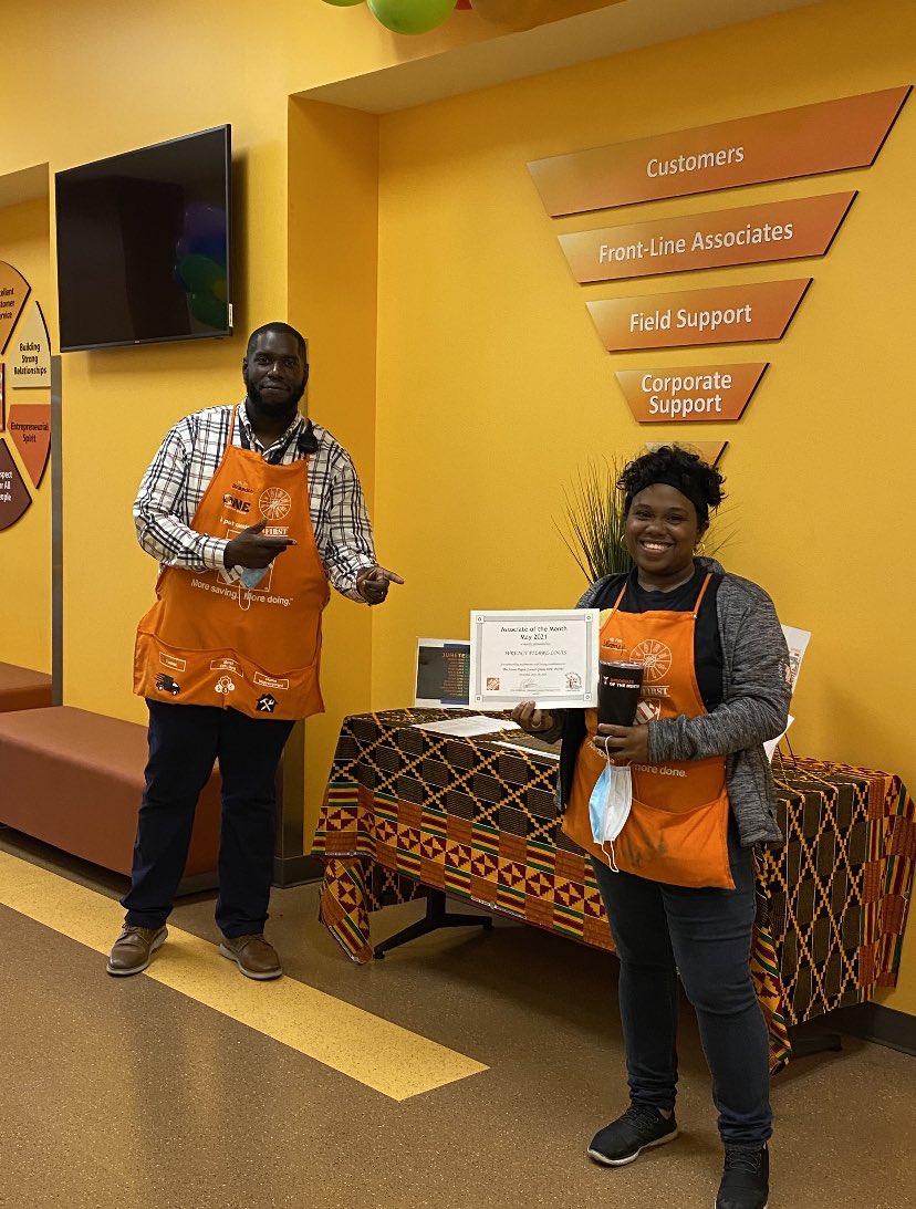 We had a safe and engaging MIB here at LG Bulk 6705. Congratulations, to the Key 1 Associate of the Month Wrency!  #LivingOurValues 🧡 <a href="/TheGroveDFC/">The Grove</a> #LGBULK