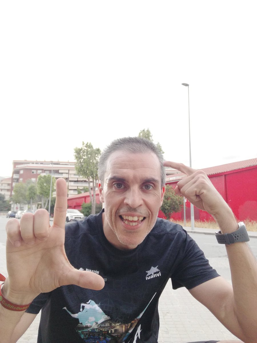 xyecrespo's tweet photo. Hoy toca foto SIN mascarilla
Nada puede tapar la sonrisa 😊 y felicidad #GrisPower
Últimos #KMSxELA rápidos en 15 días. Toca "parón" antes de preparar @maratobarcelona
Seguimos 💪 https://t.co/pmU3v8tmNO