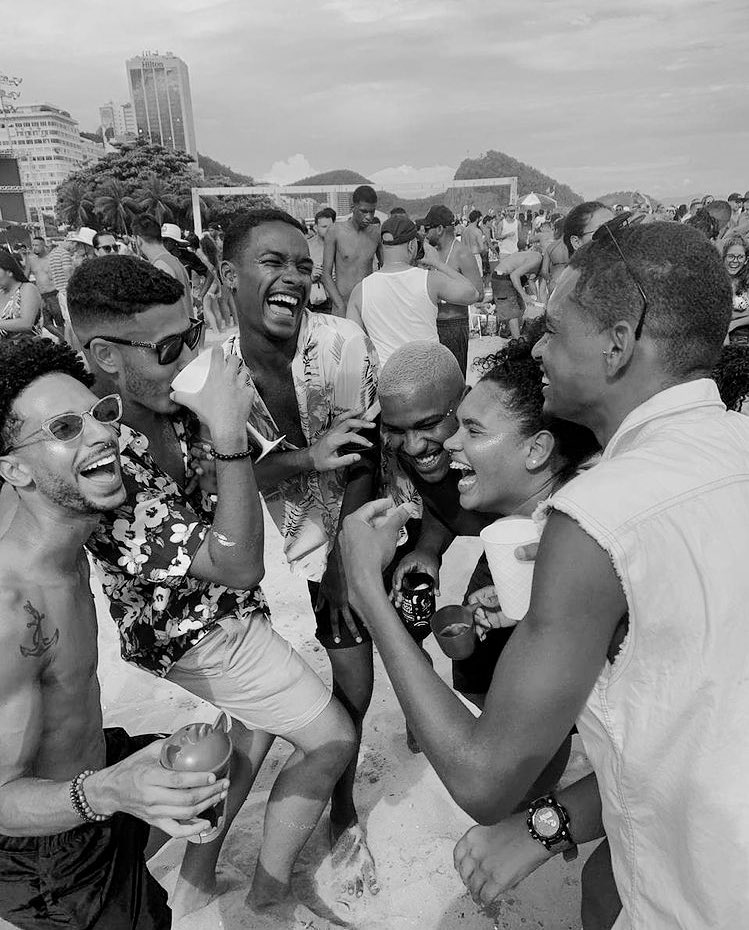 Ninguém solta a mão de ninguém! ✊🏾💪🏾🏳️‍🌈❤️

#JusticaPorLucasdeBangu
