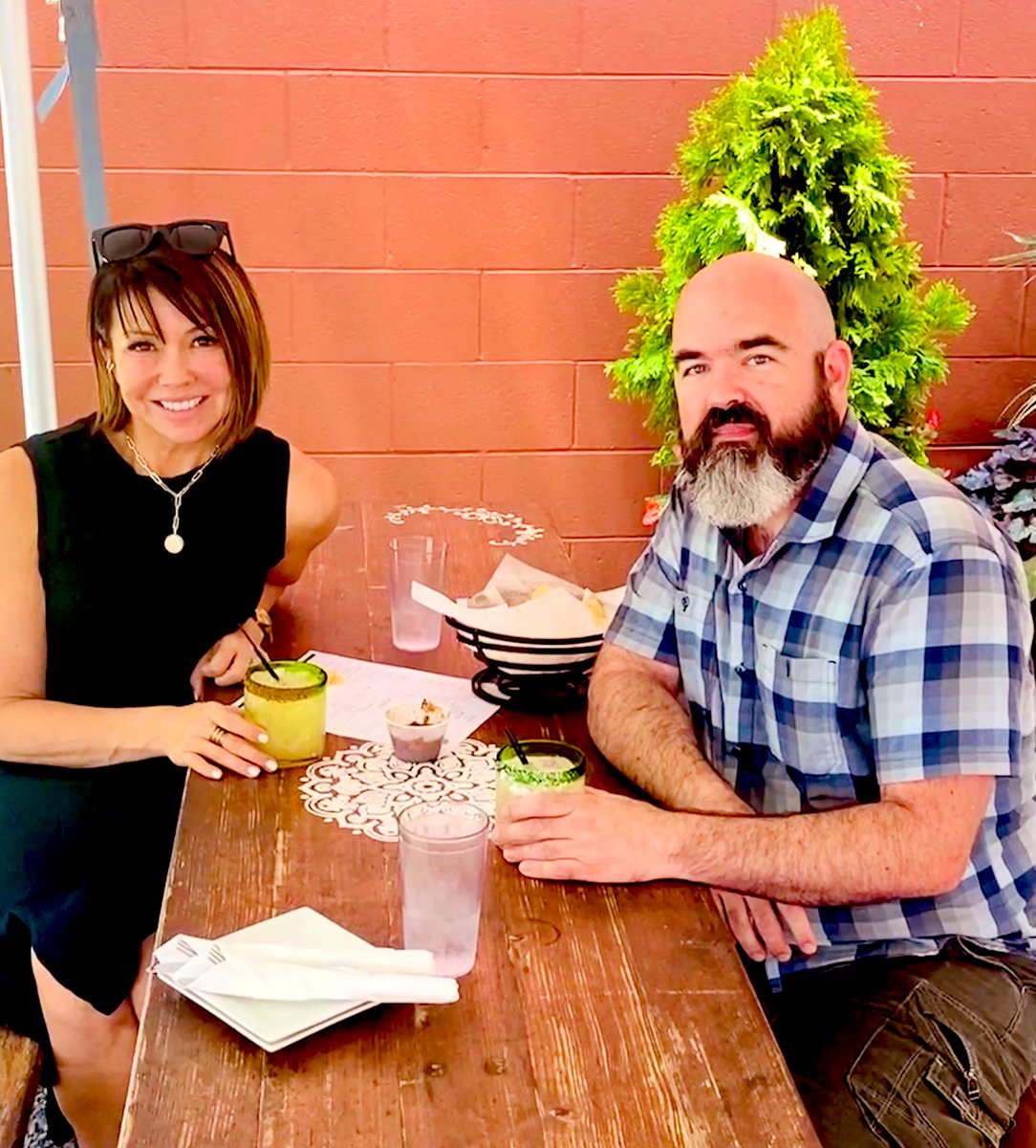 ngurule's tweet photo. Thankful that @SAP_Nate was willing to cross the VA/MD border for lunch today! (And I promise there is a smile under that beard ;-). Great convos about what’s to come! #hxm #rightteamrighttime @successfactors https://t.co/hNBf3IhZ0X
