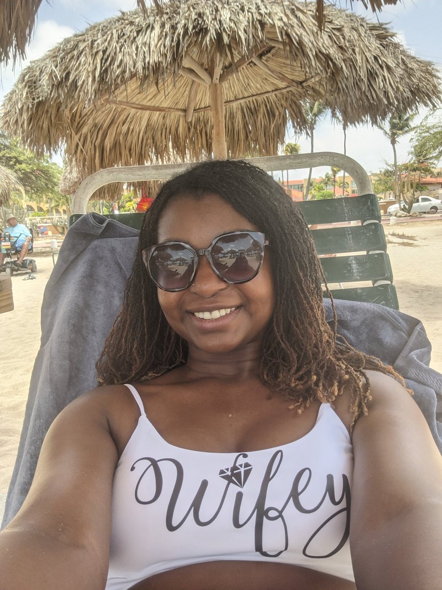 everythingwlb's tweet image. The beach looks good on me.