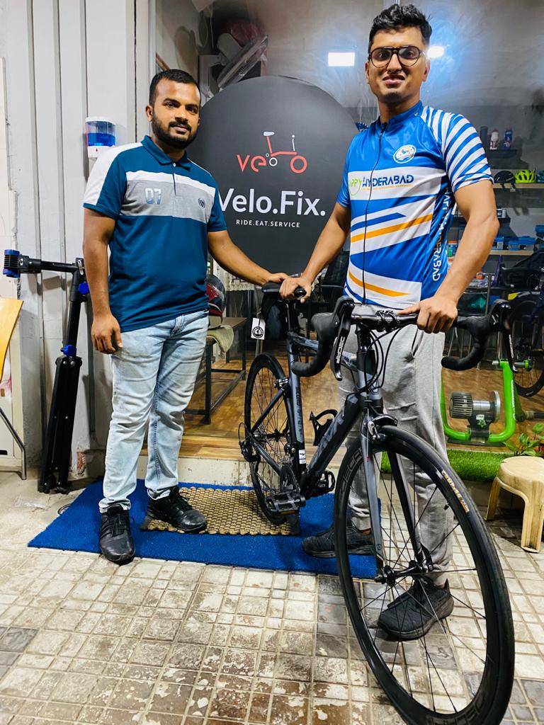 Ravi_1836's tweet photo. My New #RoadBike #cycle #bicycle
#Java #Silurio
A big thank you for Mr. Preetham Anna ( VeloFix ) for warm reception at #VeloFix #Hyderabad #India 🇮🇳
@happy_hyderabad
@ReliefRidersHyd
@sselvan
@DINESHSALE
@HiHyderabad
@arvindkumar_ias @md_hgcl @BycsIndia @BYCS_org https://t.co/UACM1ZCbTx
