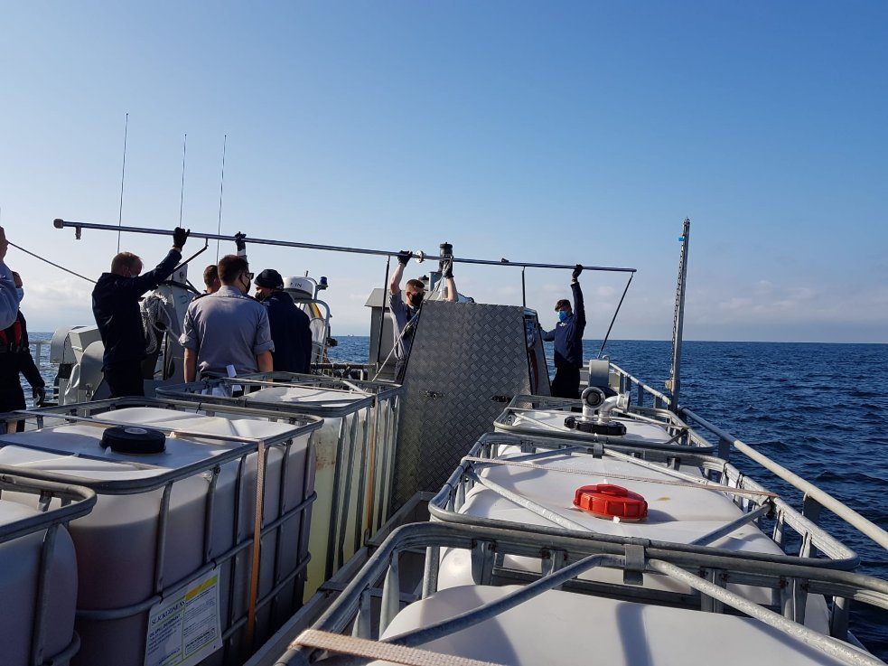 Commandant_Cstr's tweet photo. Pollution exercise in the #windmillfarm with #Zeetijger #Provider #Patrolaircraft_BBM and @Leefmilieu
Thanks @ Royal Belgian Institute of Natural Sciences for the pictures https://t.co/Bo4PAzKJiY