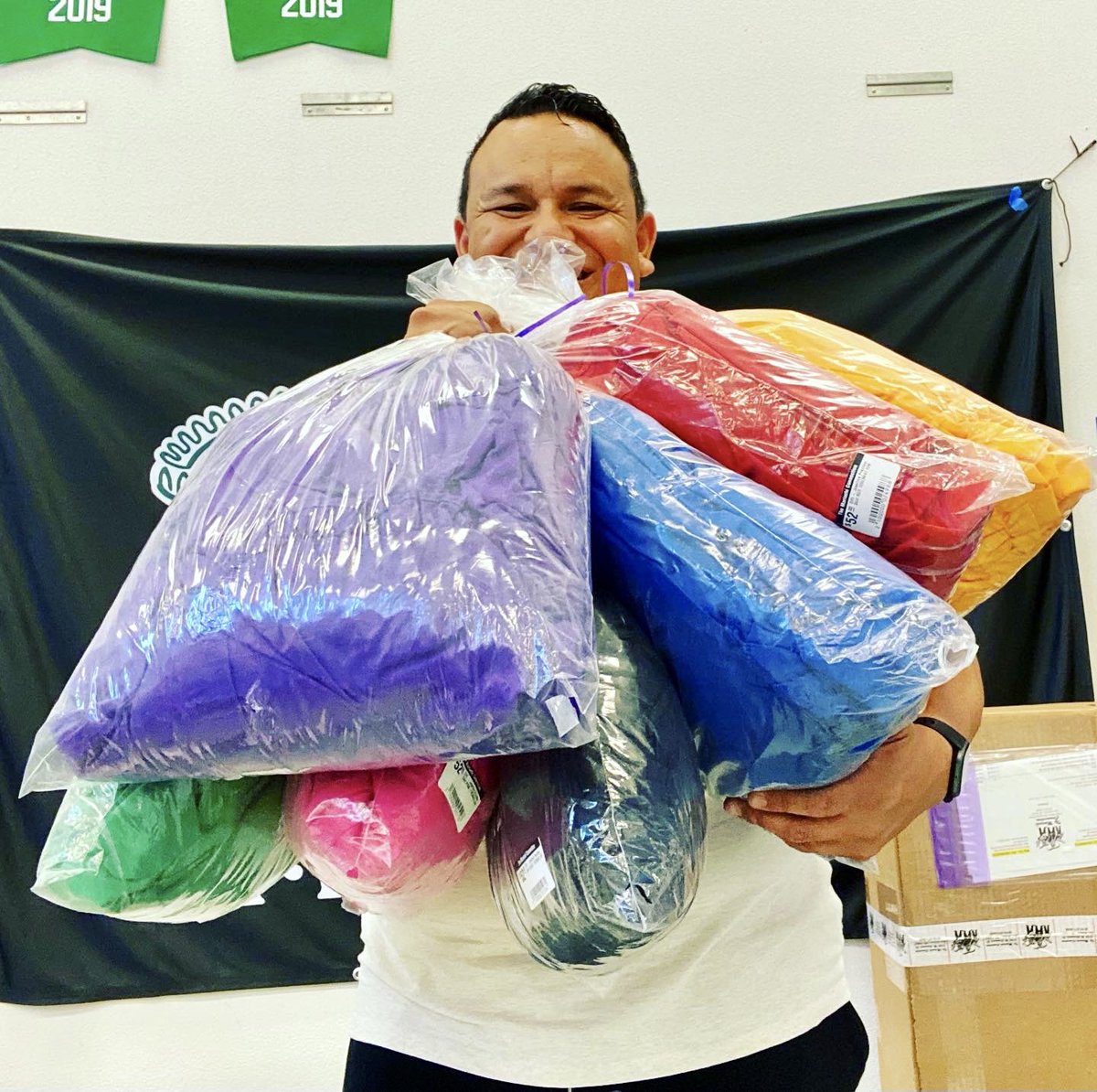 riverateacher's tweet photo. We have 40 students sign up for MV Mariachi Folklorico !! We just got practice skirts for the whole class!! Go Bulldogs!!💚💚💚 @riverateacher @MVSchools https://t.co/pXO34altWK