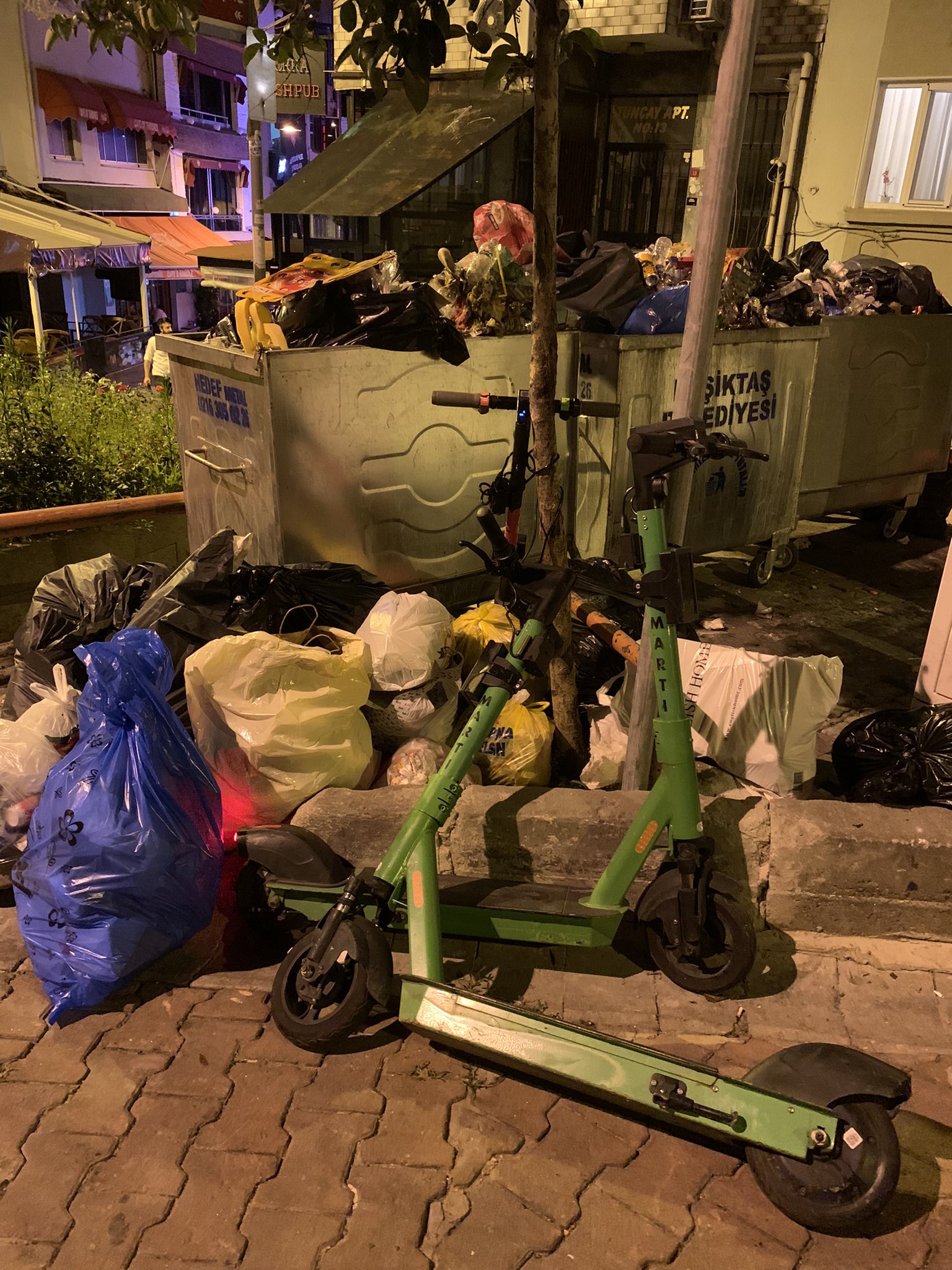 Begüm (begumcobn) / Twitter