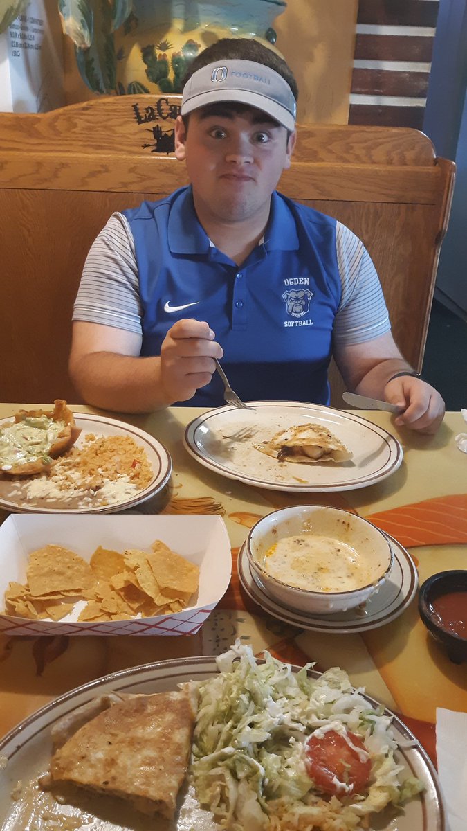 ohmrsmyers's tweet photo. Remember last year when we said we wouldnt be scrambling to finish yearbook?
#fueledbyqueso https://t.co/GTd0GsCde1