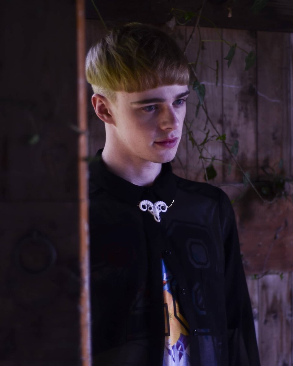 simoncrawford's tweet photo. Behind the scenes shots, from BeyondMan's 2013 Homme Boy editorial, shot by Aigars Endzelis
Model: Stephen Edgar
Styling by Jamie Russell & Lewis Cameron.
Hair by Carl Thomas.
https://t.co/ugQNJ6zxcK
#crawfordvisual #portrait #throwback #beyondman #beyondmanmag https://t.co/BYDgKwNHwV