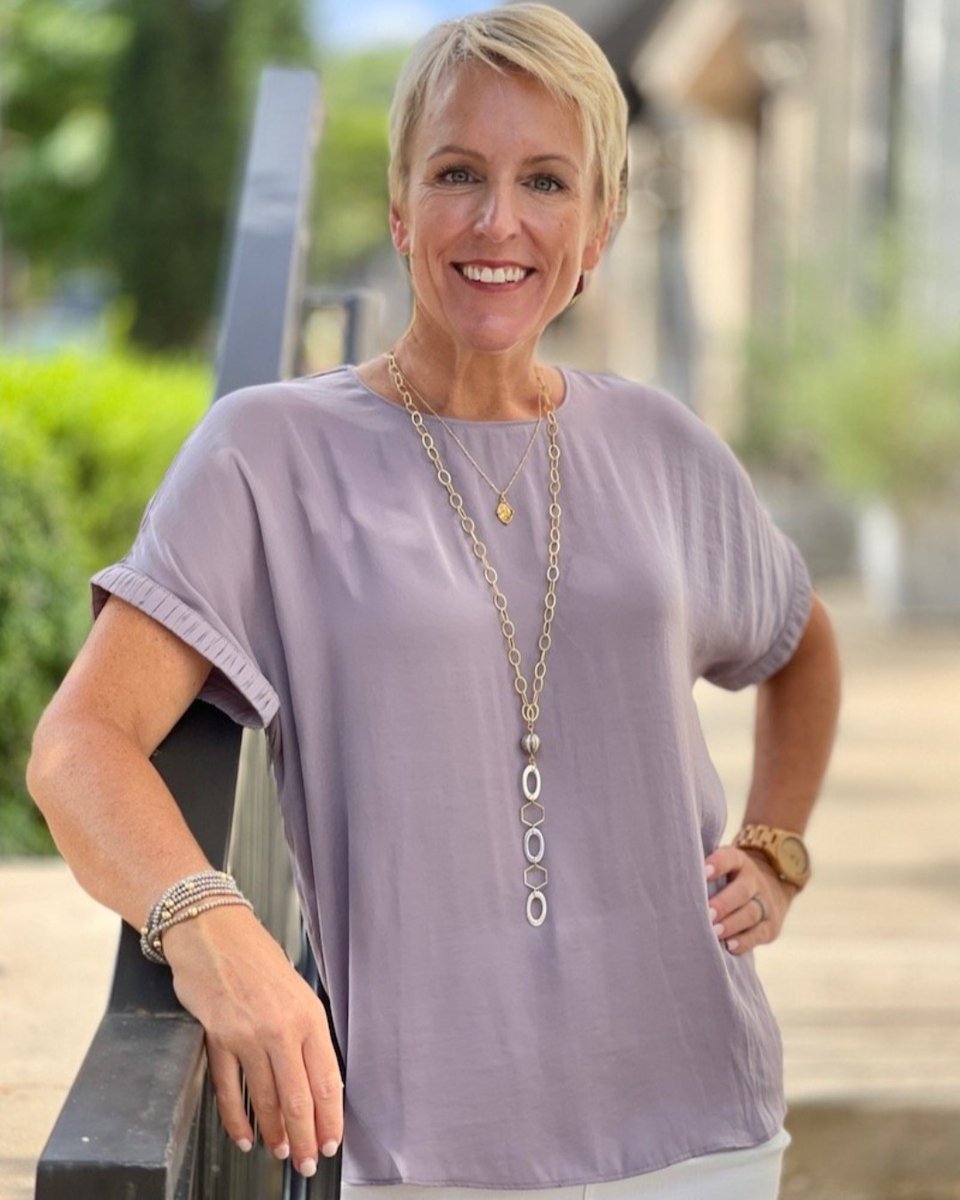 All_Inspired_'s tweet image. Sweet and sophisticated! This satin top is available in-store and online with free shipping! Tap to shop. bit.ly/3hgL1iO

#satintop #blouse #purple #allinspired #shopsmall #freeshipping #boutique #style #ootd #officeoutfit