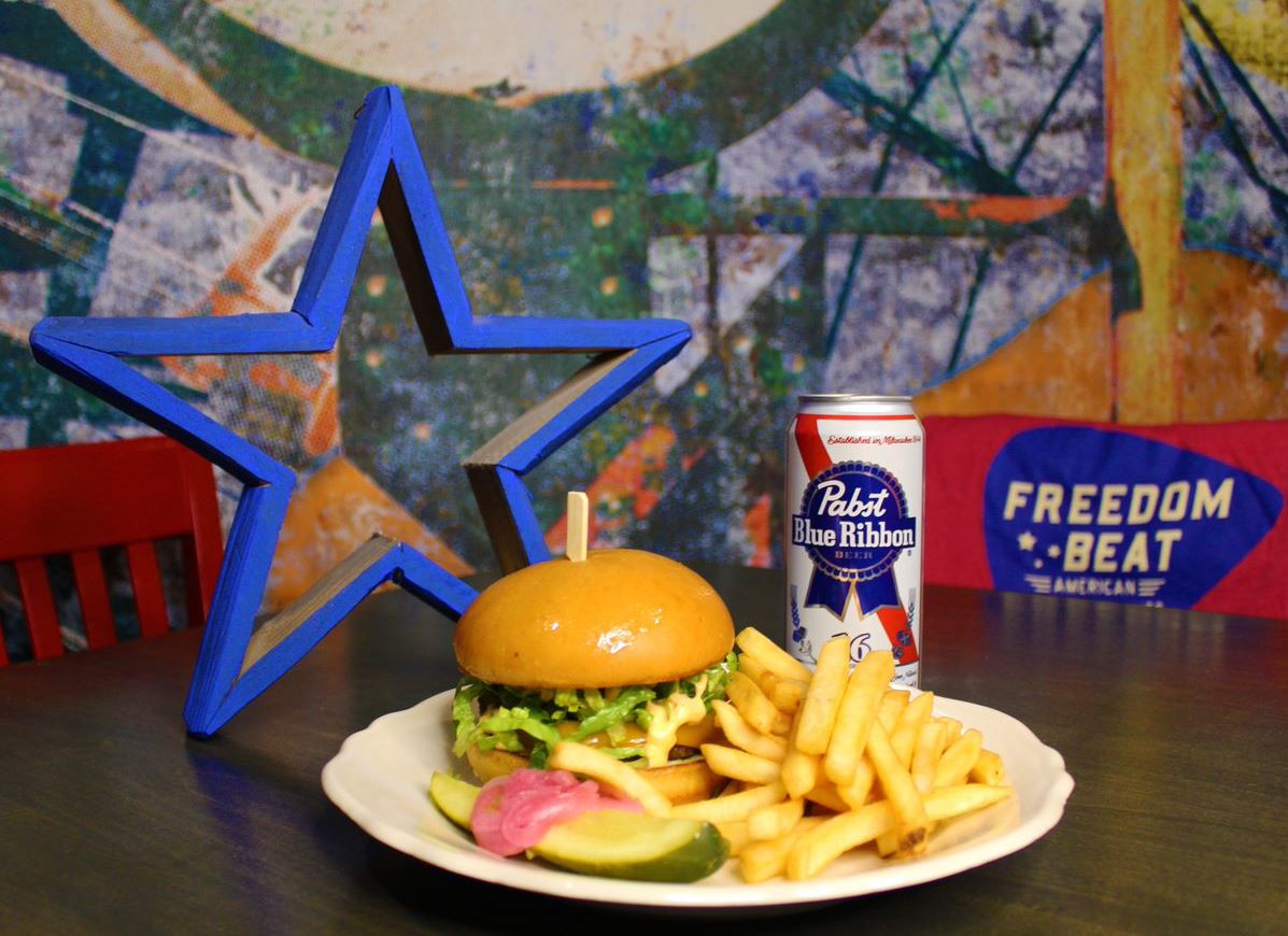 Downtown_Grand's tweet photo. Available July 2 - July 5! Get a burger, fries and PBR all for $10! Visit #FreedomBeat and #FurnaceBar #4thofjuly weekend. 

#foodie #vegasdeals #independenceday #downtownlv #dtlv https://t.co/xzthv3TNQx