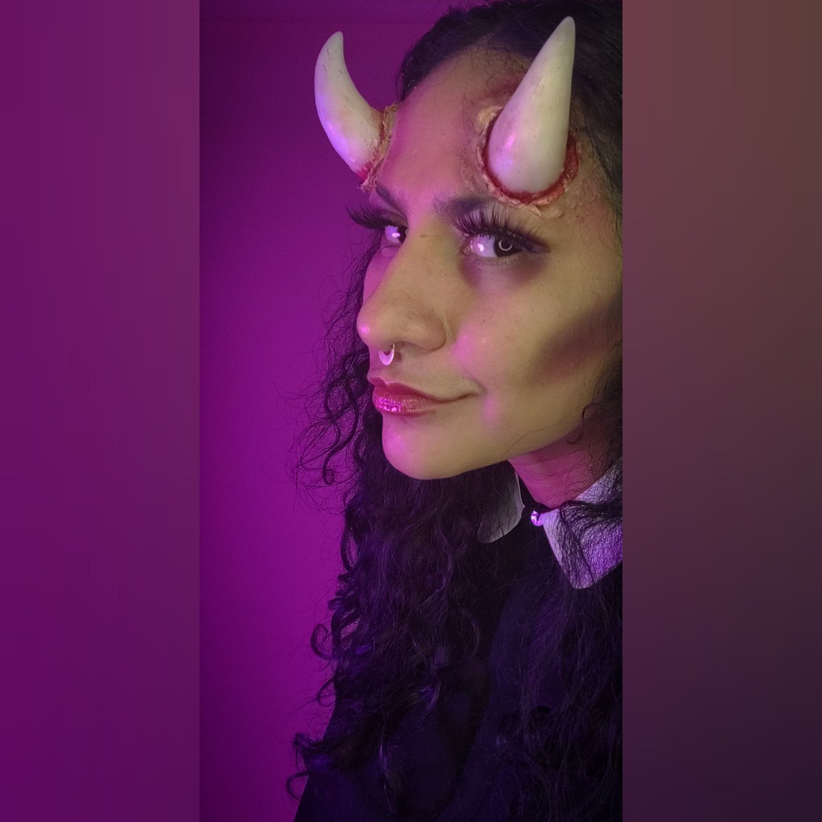 Growing horns is painful. 
.
#selfportrait #fxmakeup #demonmakeup #horns #halloweenmakeup  #alternativemodel