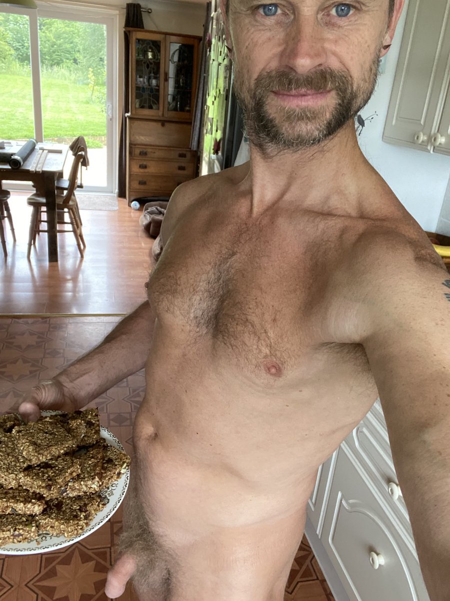 freeinthe5un's tweet photo. #buffbakers unite! The humble flapjack. Easy you say? Well it’s a secret recipe! Who would gave thought dark treacle could make such a difference…..Opps🤭 https://t.co/IM5WTtwB0M