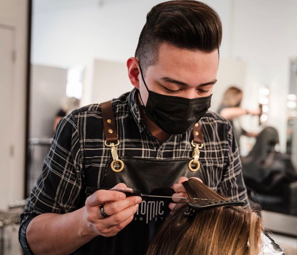 JCInstitute's tweet image. #BehindTheChair with JCI Grad Wrei Espiritu rocking his customized @atomichairstudio Search and Rescue Denim apron ⭐ Want to own one of these cool aprons? Well, we've teamed up with @searchandrescuedenim to giveaway a $250 gift card!⁠ Enter here 👉 instagram.com/p/CQrMHOOnb6Q/