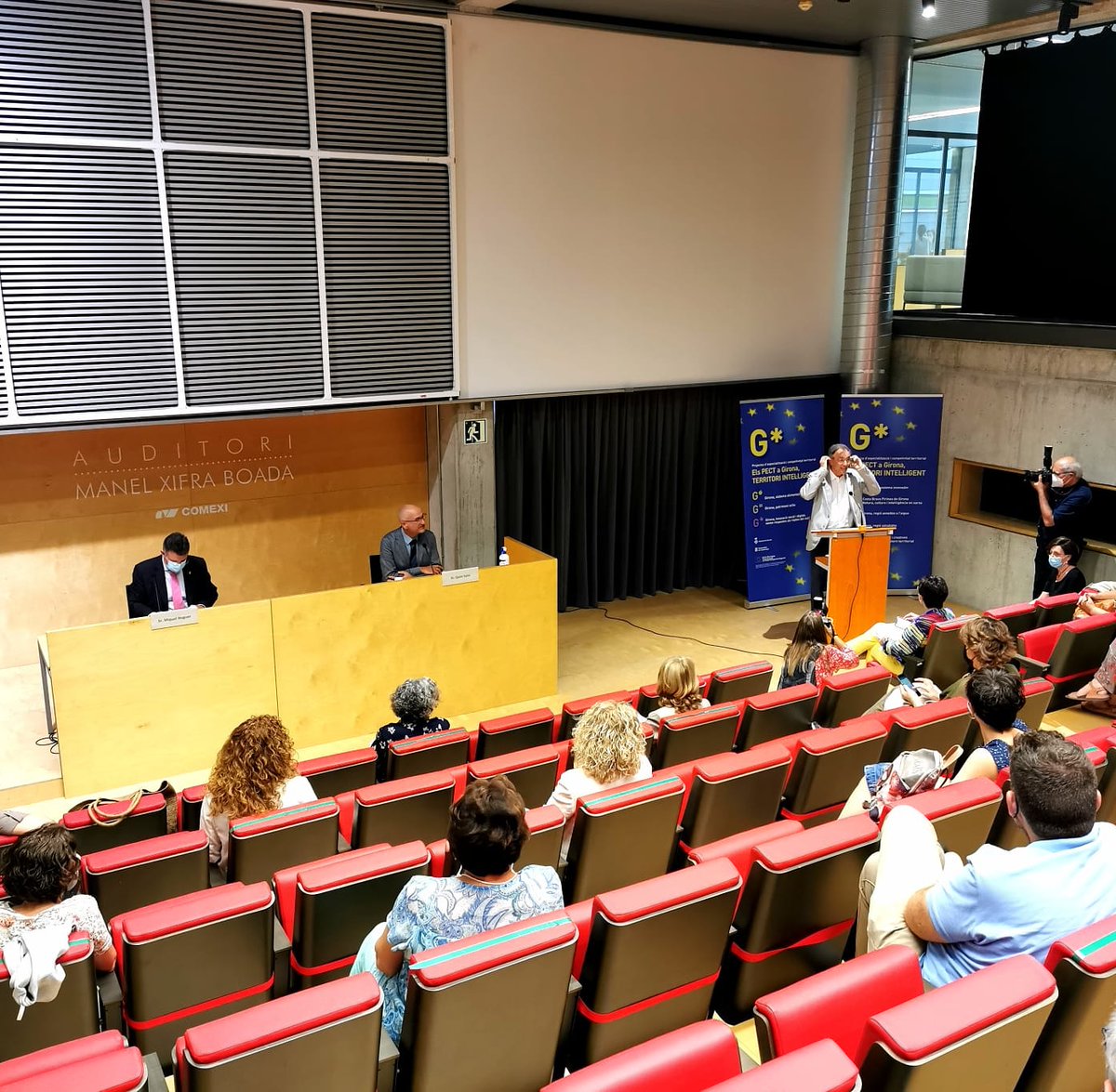 projectegreta's tweet photo. Avui som a la presentació oficial dels 3 PECT a Girona. Un gran repte que ens il·lusiona i motiva! #PECTsistemaalimentarisostenible #PECTpatrimoniactiu, del qual formem part i #PECTinnovaciósocialidigital. #ProgramesEuropesDdGI #parccientíficitecnologicgirona https://t.co/Xz483AygWV