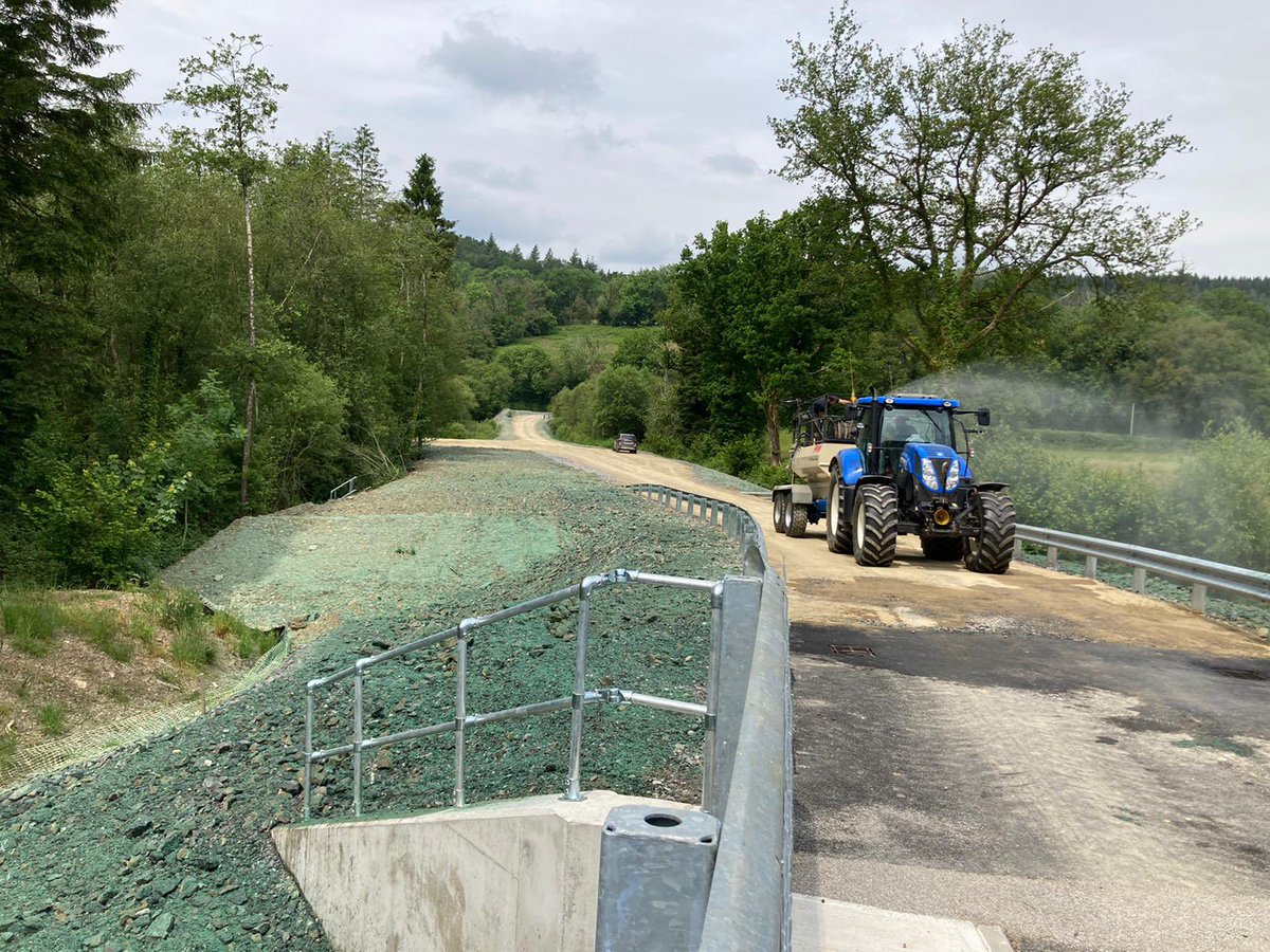 hmpriceltd's tweet photo. Hydroseeding embankments around a new bridge installation. #hydroseeding #seeding #embankments #erosioncontrol @FinnCorporation @NHAG_UKandROI https://t.co/bpN282hGl3