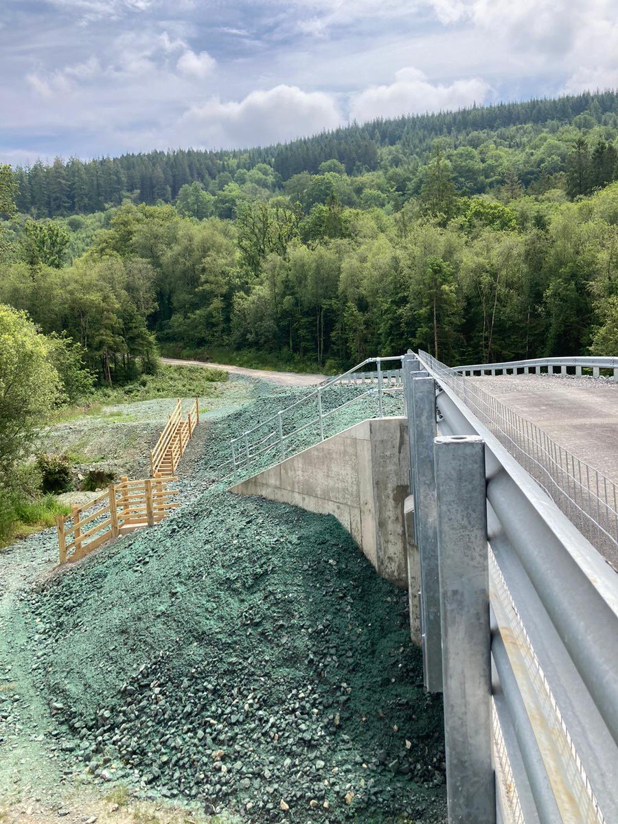 hmpriceltd's tweet photo. Hydroseeding embankments around a new bridge installation. #hydroseeding #seeding #embankments #erosioncontrol @FinnCorporation @NHAG_UKandROI https://t.co/bpN282hGl3
