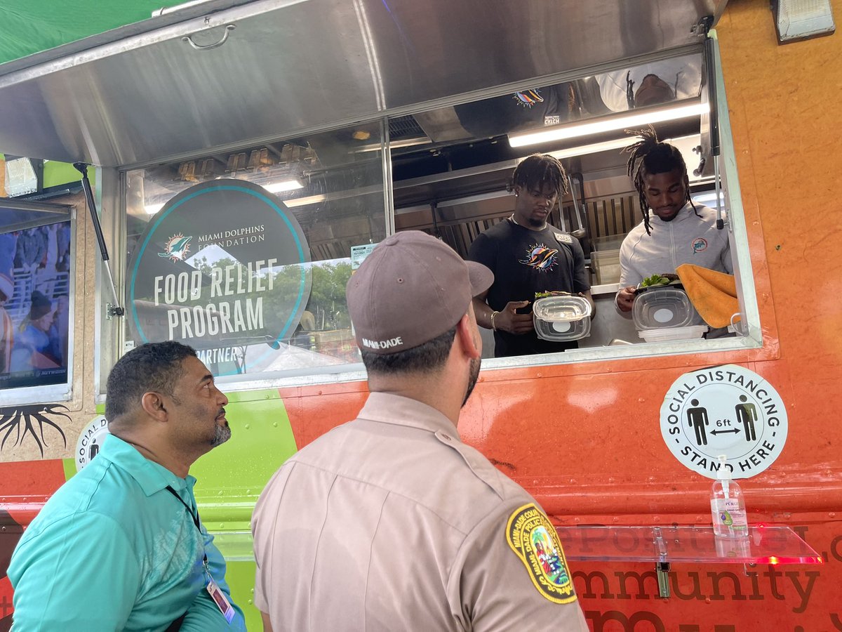 MiamiDade_SO's tweet photo. Thankful for all those that have donated food and beverages to the first responders working around the clock at the #SurfsideBuildingCollapse. We are humbled and grateful by your generosity. #SurfsideStrong https://t.co/5bpDiVIGgh