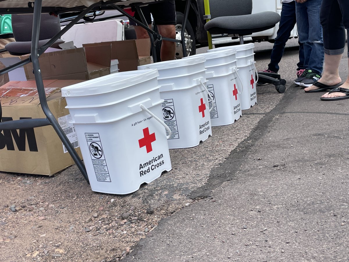 RedCrossAZ's tweet image. #Backbonefire- Red Cross is at Pine Hardware in Pine, AZ, today &amp;amp; Wed. to assist residents who have been affected due to the wildfire with cleaning kits and water. Thank you #Pinehardware for your support. Location: 3594 AZ 87, 9am-4pm. Call 1-800-842-7349 for any assistance.