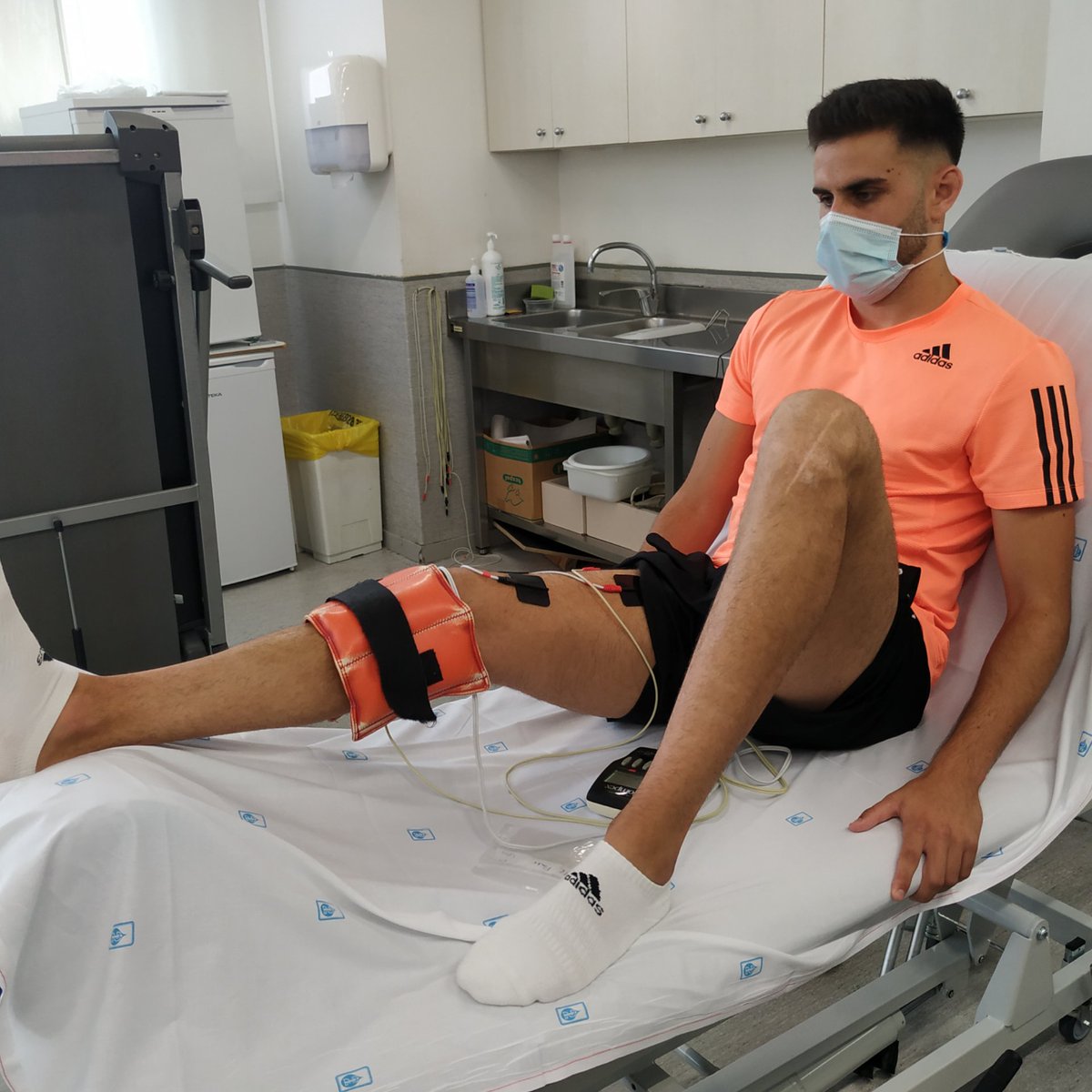 CdEManresa's tweet photo. 📸 [GALERIA] de la recuperació de Nil Pradas

Així és la recuperació de l'operació del lligament creuat anterior del nostre jugador 🏋️
La rehabilitació s'està fent a CIMETIR - Centre de Medicina de l'Esport https://t.co/i4NLKNvBVA