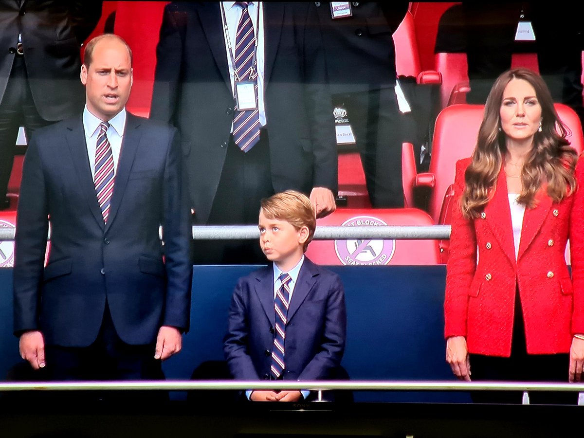 PaulaDaNei1's tweet photo. Obvs I am Italian and not in touch with monarchy rules but am I the only one thinking a kid should dress up in comfy clothes rather than a full on suit at a football match? Am I missing something? This pic doesn't  give the impression the kid is actually enjoying himself? 😳 https://t.co/UdiJBzjQBh