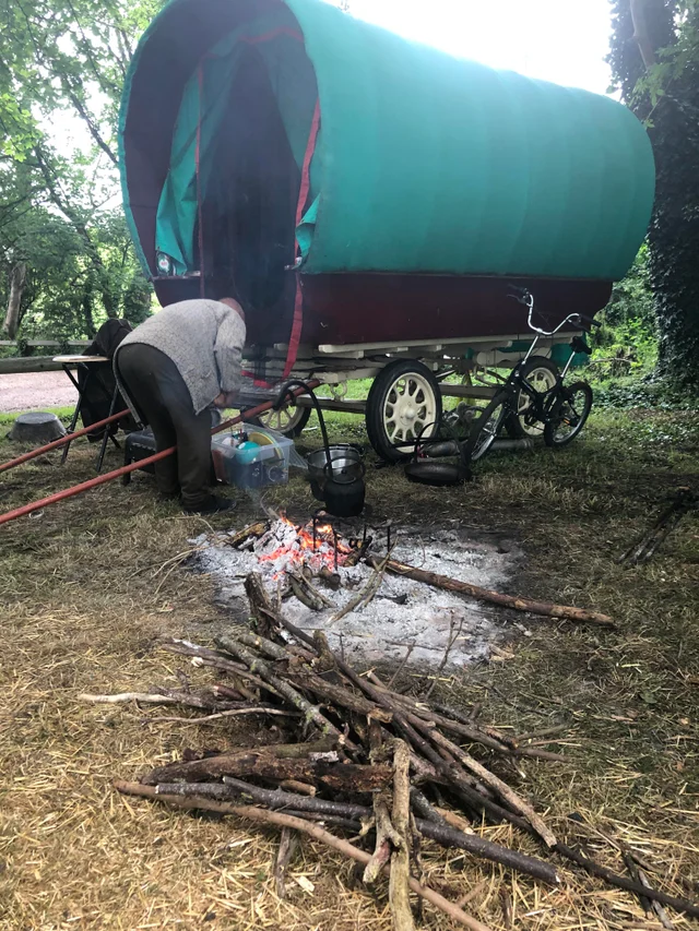 SocietyCamping's tweet photo. 🏕️Camping by the riverside in a bow top Romany caravan.

#Camping #CampCamp #outdoor #campinglife https://t.co/yJ0N66rCeO