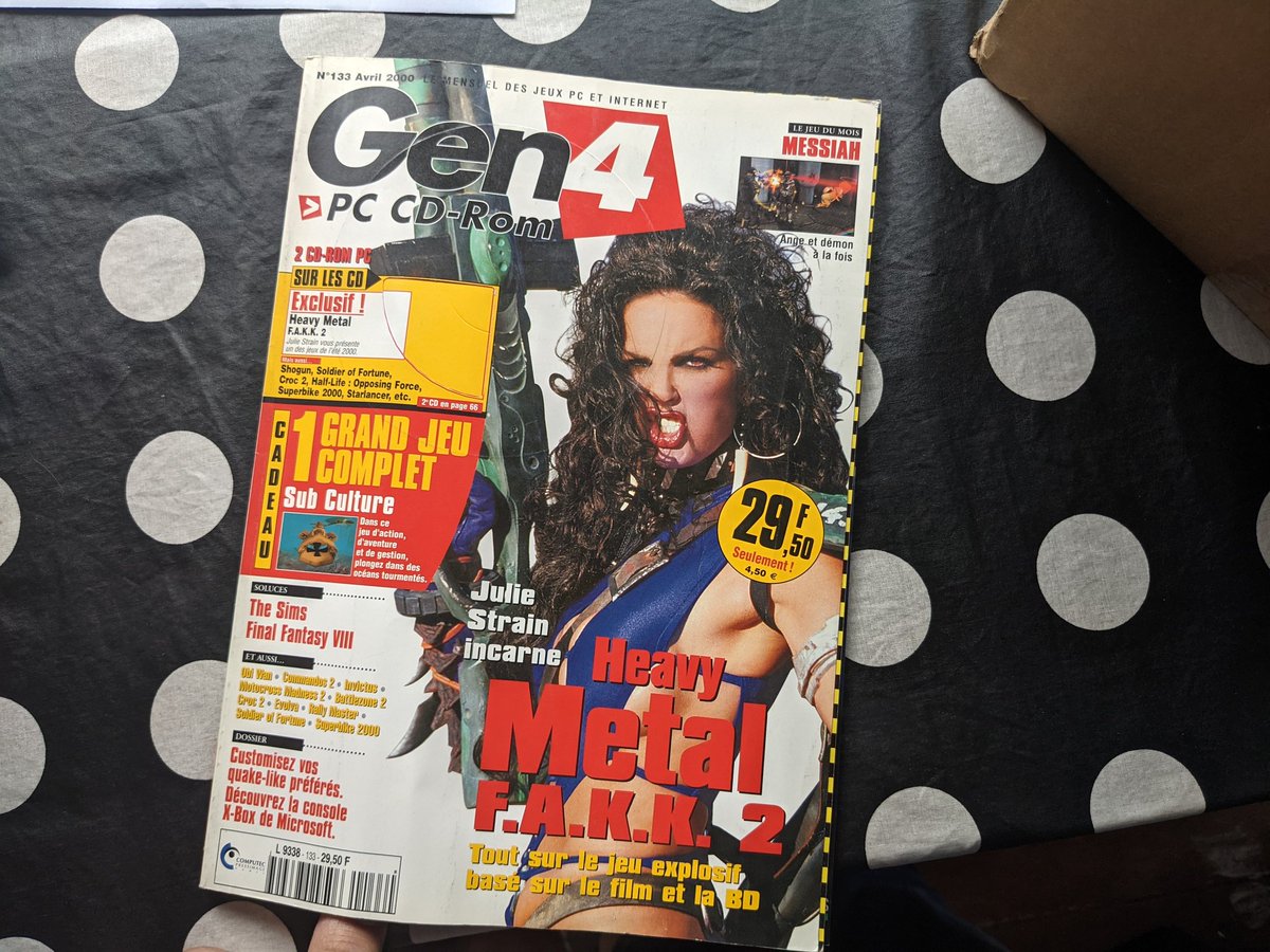 Quand tu ranges tes vieux magazines de 2000, Gen4 et PC team et que tu tombes sur une pub et article de Moonster, ton premier soft pro publié!